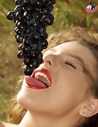 Youâ€™re going to experience the strongest emotions looking at grapes on the girlâ€™s clit.